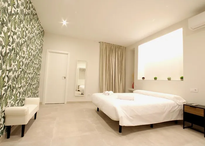 A Un Paso De La Catedral