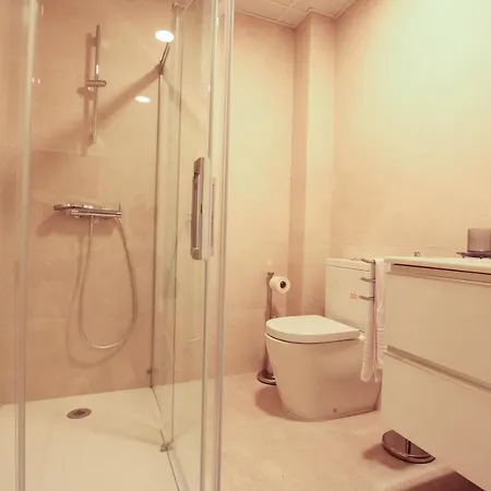 A Un Paso De La Catedral Толедо