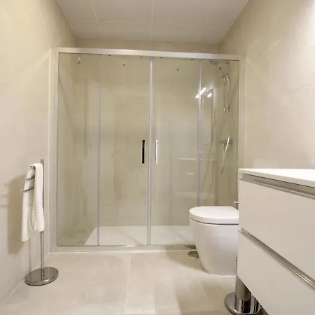 A Un Paso De La Catedral Толедо