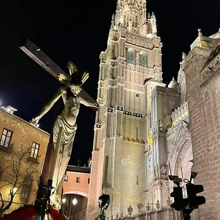 A Un Paso De La Catedral Tolède